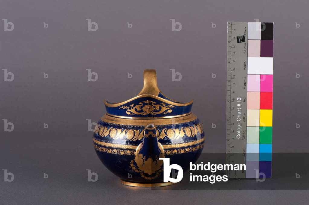 Cobalt kettle with lid, 19th century (porcelain)