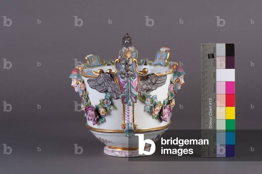 White vase in the form of a boat, end of 18th century (porcelain)