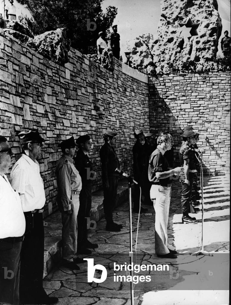 SHIMON PERES at Holy site Wailing Wall in Jerusalem