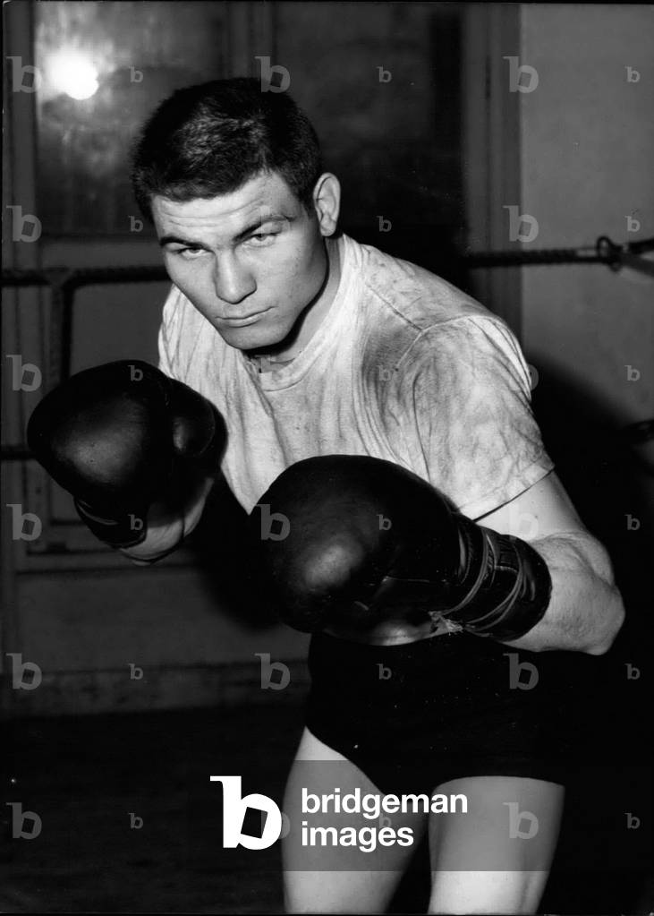 Tue 03, 1954 - He is to fight Charles Humez: The American middleweight Carth Panter training at the Salle Oquinarenne, Paris. He is to fight the Frenchman Charles Humez