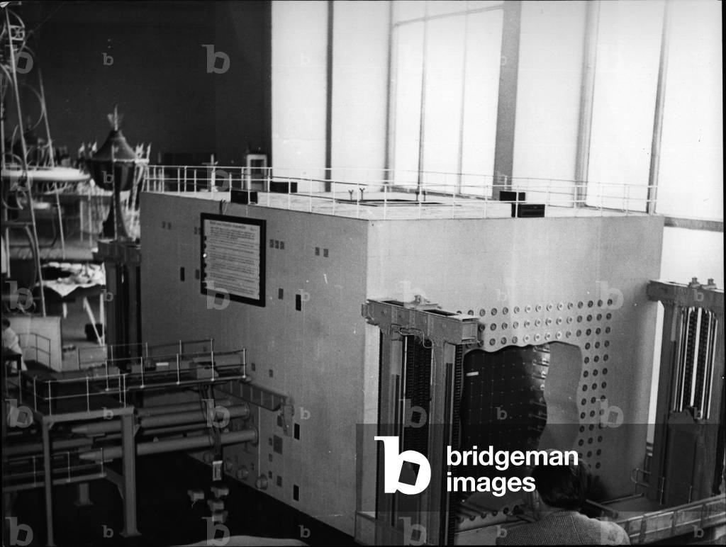 Sep. 09, 1953 - British atomic pile on the industrial exposition: Five times reducted, an original imitation of an atomic pile is shown on the industrial exhibition in Berlin, which is going to be opened on Saturday. This model of the British experimental atomic pile is designed and made by ministry of supply, atomic emergency research establishment, and also shows how its mechanism is working.