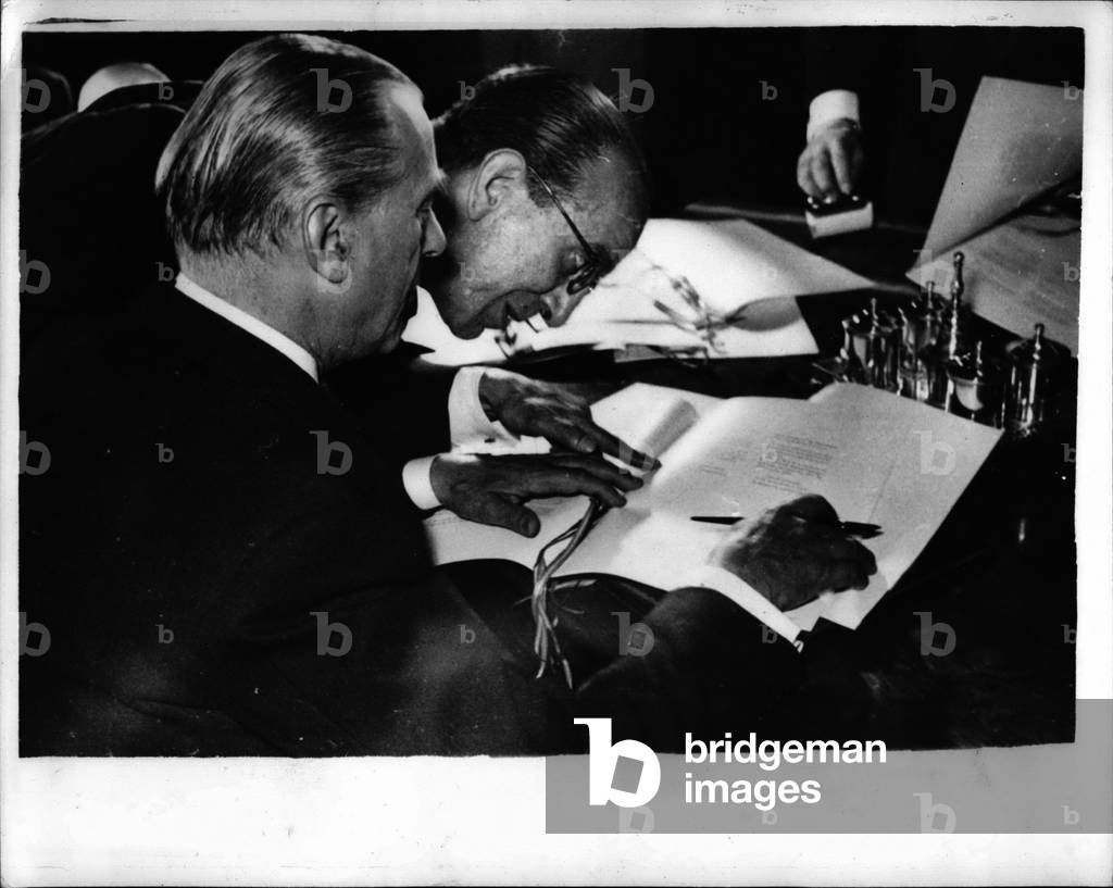 Sep. 09, 1953 - Singing of economic agreement between the United States and Spain - in Madrid: An agreement between the United States and Spain was signed in Madrid recently at the Spanish Foreign Ministry. The agreement allows the United Stated to use Spanish ports and airfields for sixteen years in return for which Spain receives 215 million dollars to boost up her economy. Mr. James C Dunn the U.S Ambassador to Spain signed for his country and Alberto Martin Atrajo the foreign Minister signed for Spain