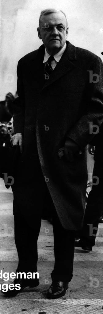 Apr. 04, 1954 - Mr. Dulles arrives in London: Mr. John Foster Dulles, the U.S. Secretary of State, arrived at London Airport today for talks with Sir Winston Churchill and Mr. Anthony Eden on action to be taken in Indo-China. On Tuesday, he will go to Paris for talks with the French Foreign Minister