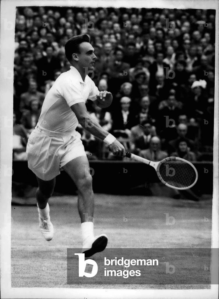 Jul 07, 1953 - Final of the Men's Singles at Wimbledon. Selxas in play against Neilson.: Photo shows Vic Selxas (USA) in pay during his men's singles final with Kurt Neilson - at Wimbledon this afternoon.