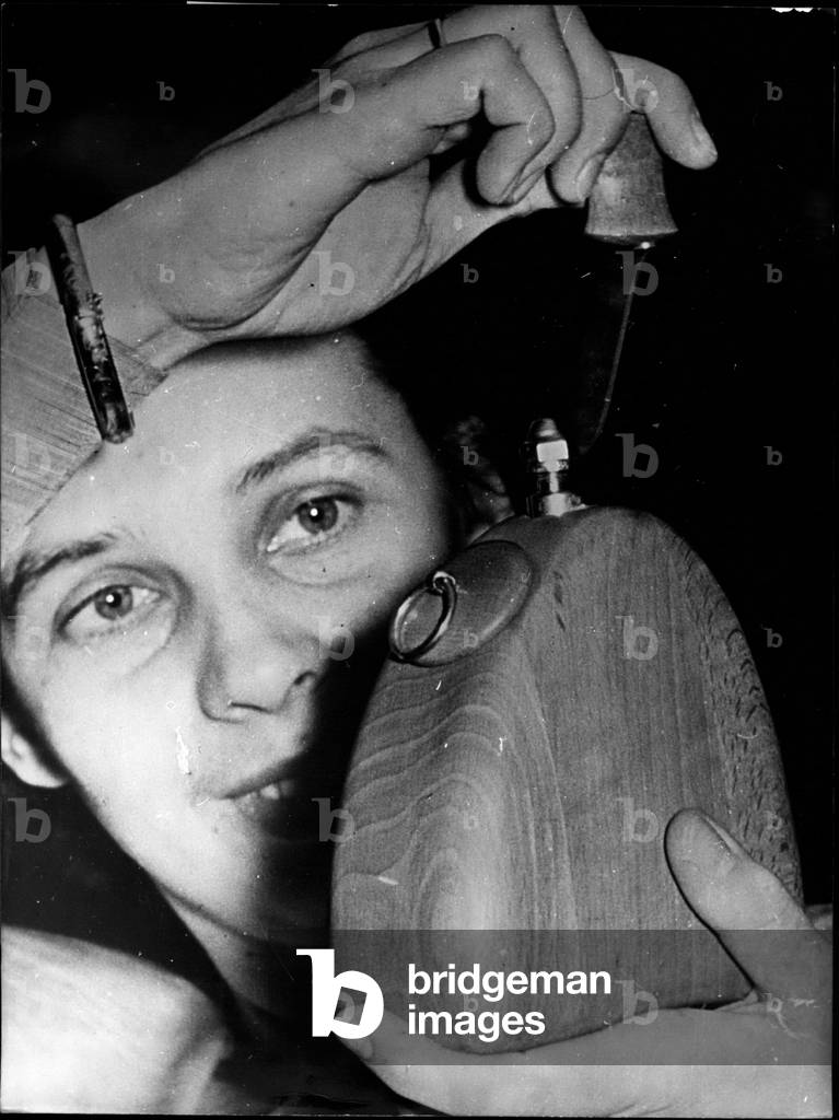 Tue 03, 1953 - The model of a new handbag? : Error! That is a coffee-mill to which they gave quite a special farm. By that you are also to observe is the kitchen that we are living in a modern age which likes streamline as well as practically.