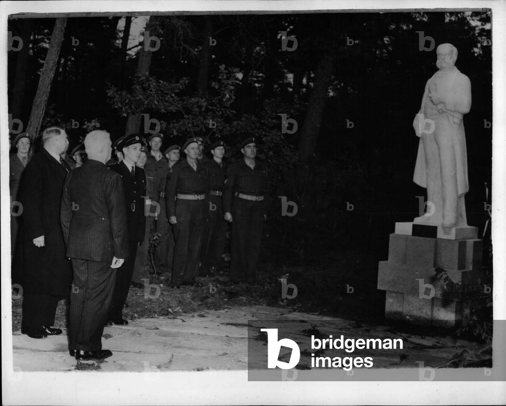 Oct. 10, 1953 - Statue to International Red Cross founder unveiled in Holland; The President of the Austrian Red Cross, Professor Breitner, yesterday unveiled a statue the first in the world - to Henri Dunant, the founder of the International Red Cross. The statue, which was unveiled at Zeist, in Holland, was executed by the Austrian sculptor, Foederl