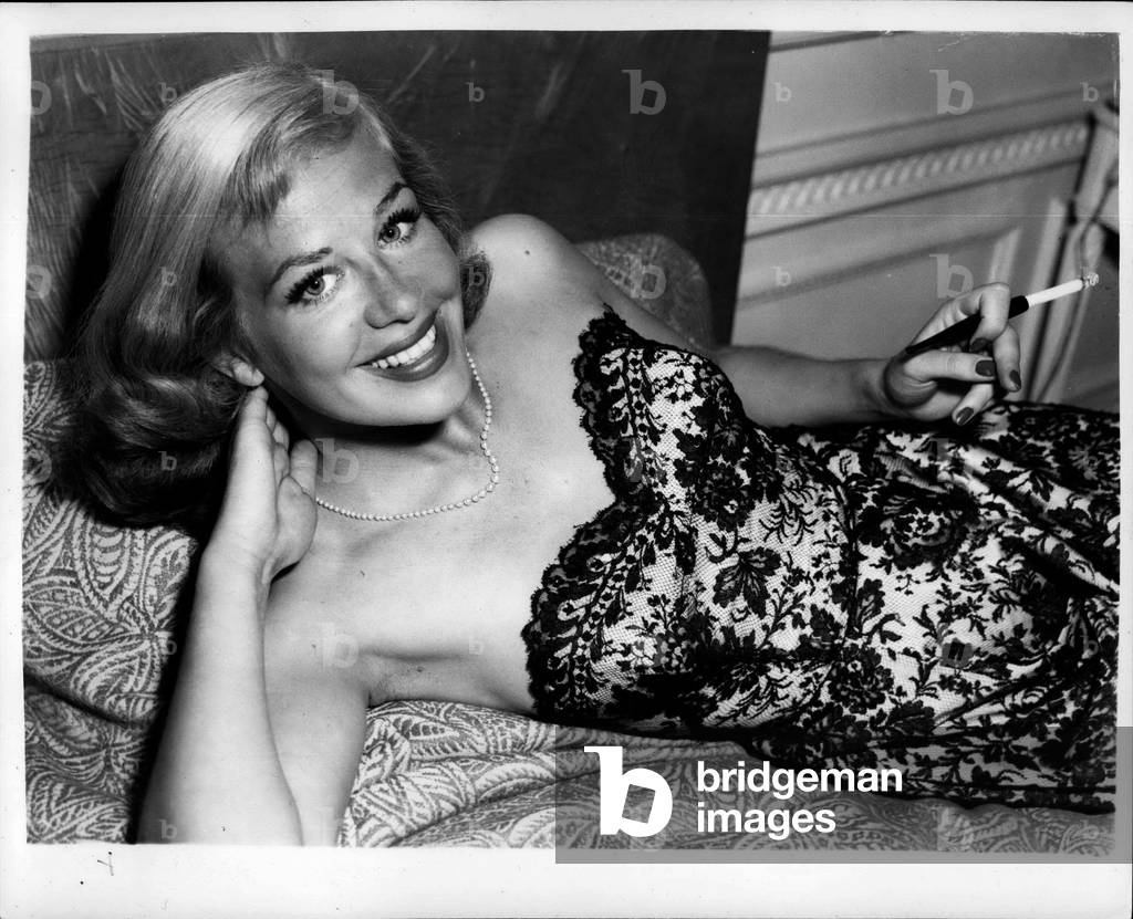 Aug. 17, 1953 - Hildegarde Neff her for Premiere. German actress, Hildegarde Neff, has arrived in London to attend Next Wednesday's gala opening of her been called” The sexiest of the year”. For the London showing, some of the shots have been out from the film including one of Miss Neff posing in the nude to have her pictures painted. She is in London on her way to Hollywood