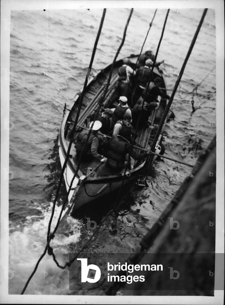 Aug. 08, 1953 - Ten hours afloat, dramatic rescue of survivor of U.S. Ato Bomber Crash in the Atlantic; Photo Shows The rescue launch leaves the” Manchester Shipper” cargo vessel to pick up Sgt. Roy Spears - after he had been sighted from the vessel. Sgt. Speaks was afloat in the water for then hours after being aboard the world's largest plane - the American Convair - Atom Bomber which crashed in the Atlantic.