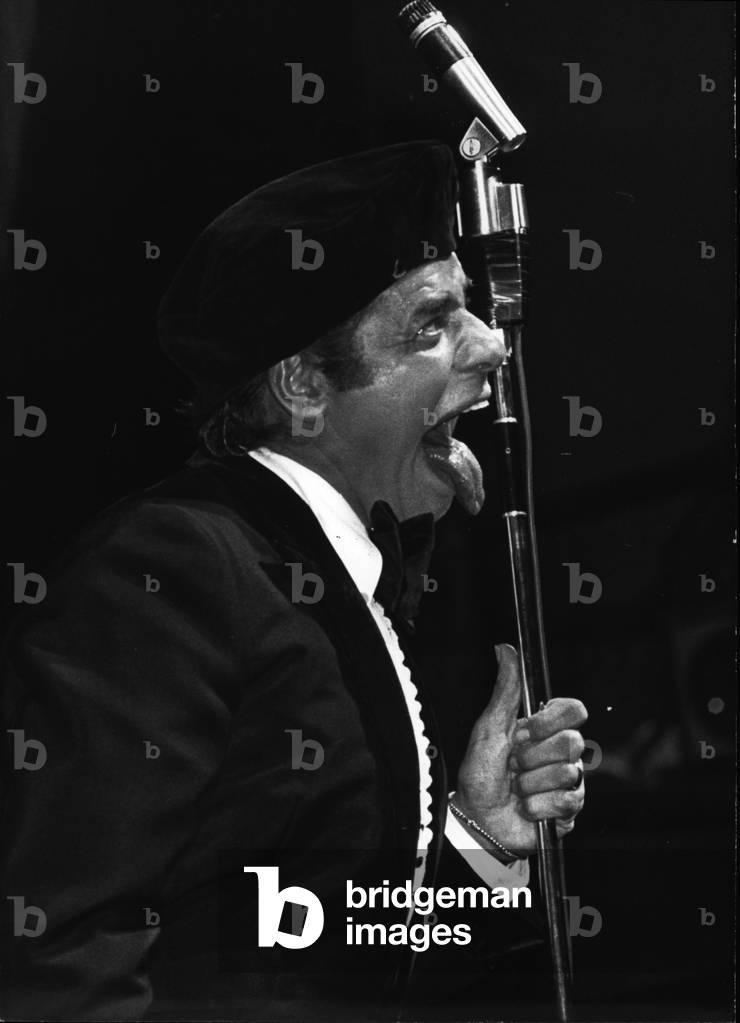 May 05, 1976 - Jerry Lewis did a show at the Olympia last night, where he had not performed in 5 years. Dr. Klein Performs an Ultrasound on Baby Tiger Named 'Kerala'