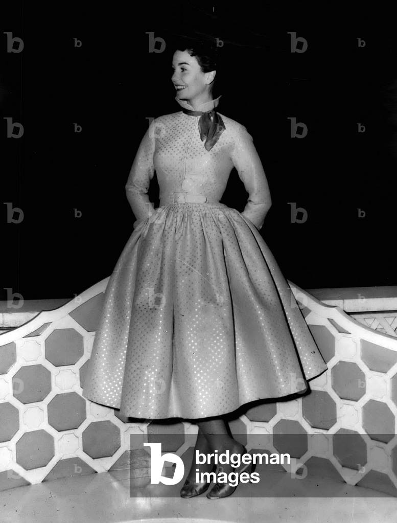 Oct. 10, 1954 - Jean Simmons Holds A Press Reception In London Looking Out Over London: Britain's screen star Jean Simmons held a press reception at the Dorchester Hotel, London - this afternoon. She arrived in London last Sunday - and is to star in a new film” Deadlock”. Her husband Stewart Granger is expected here shortly