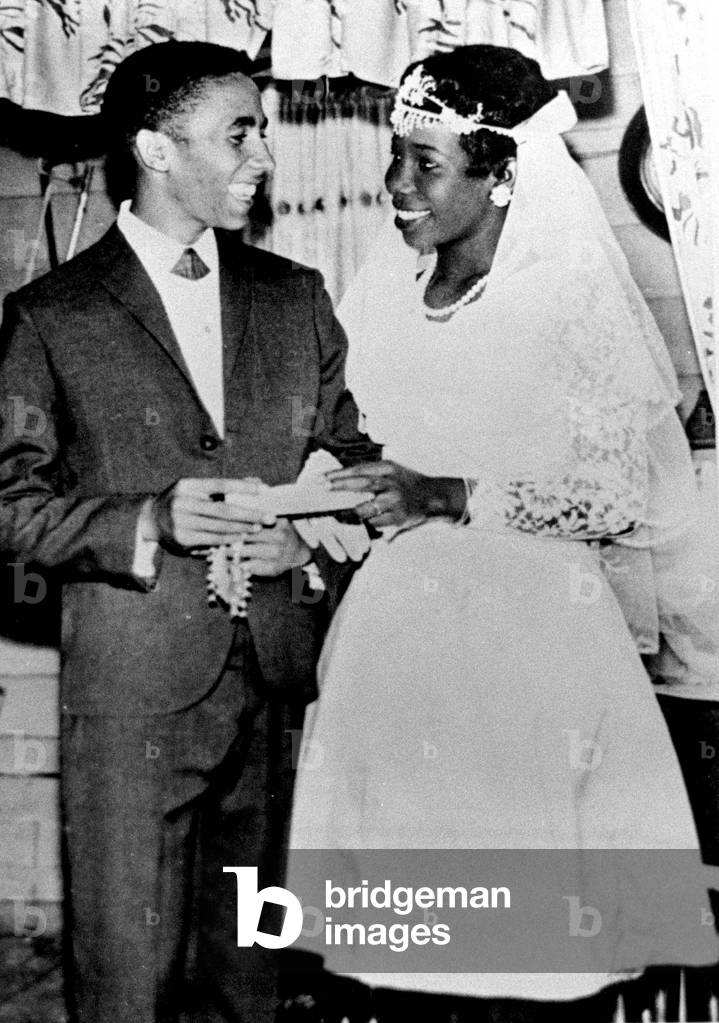 BOB MARLEY WITH JUDY MOWATT AT THEIR WEDDING DAY IN 1969 (photo)