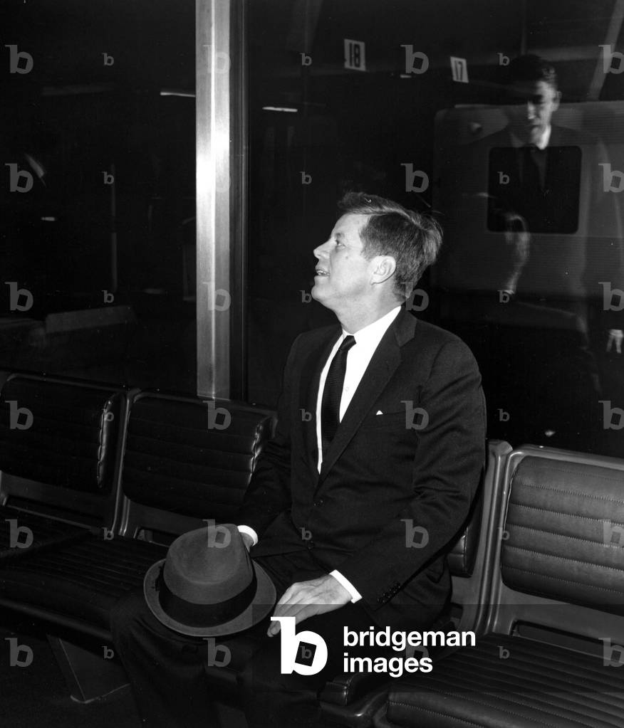 1961; Washington, DC, USA; President John F. Kennedy (1917-1963) waiting at a train station