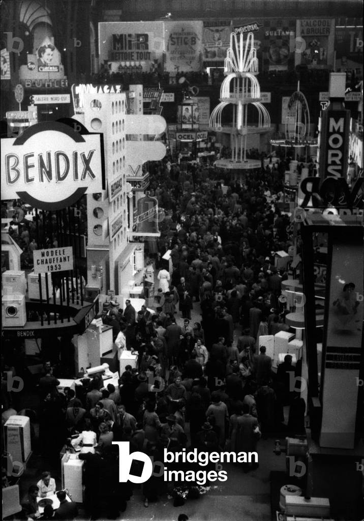 Tue 03, 1953 - Weekend Crowd At Household Arts Show: Weekend rush to the grand Palais where the annual household arts show is being held now.