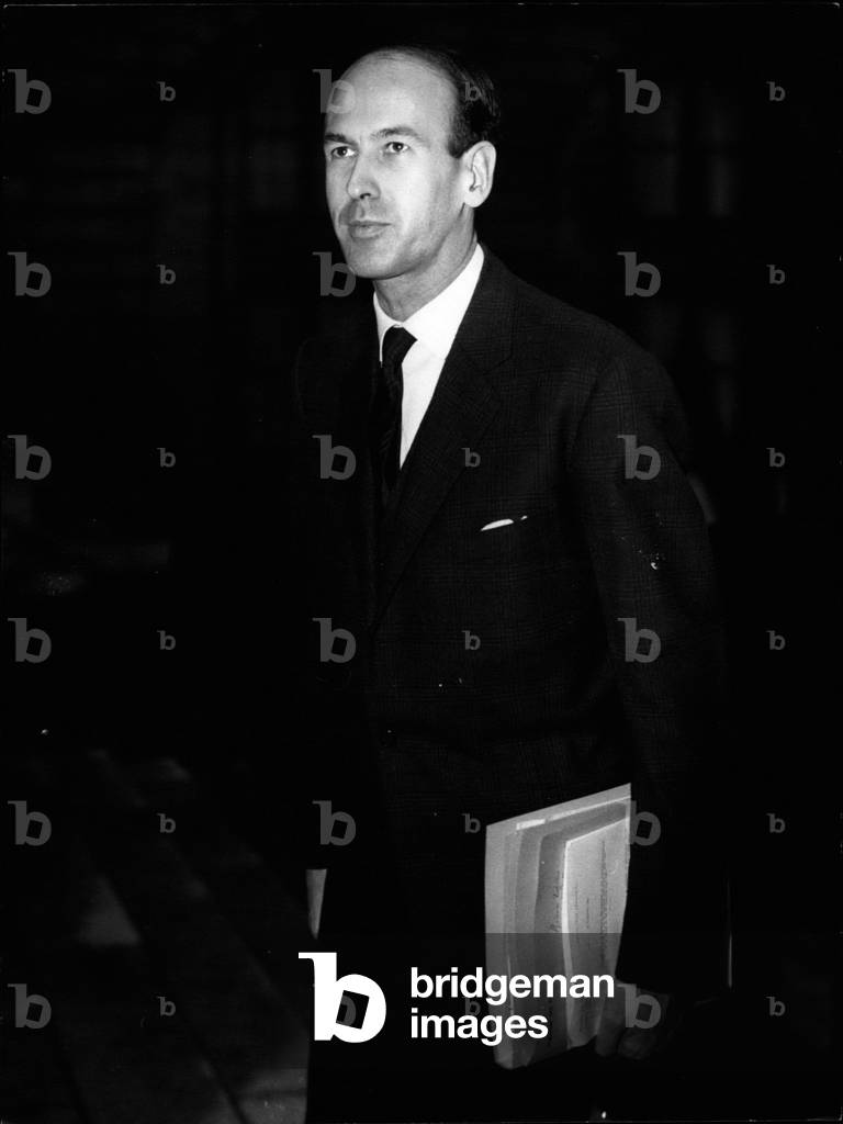 Nov. 21, 1962 - Giscard d'Estaing Arrives at Ministers' Council Budget Meeting