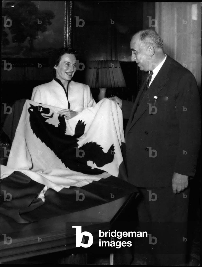 Sep. 09, 1953 - Berlin flag for Circus Busch: Professor Reuter mayor of western Berlin Handed a Berlin flag to the present director of the” Circus Busch”, Mieaela Busch, today. The circus founded its tradition years before the war in Berlin. The flag will be waving from now on on the circus tint all over the world, getting Germans and strangers of every country in the world.