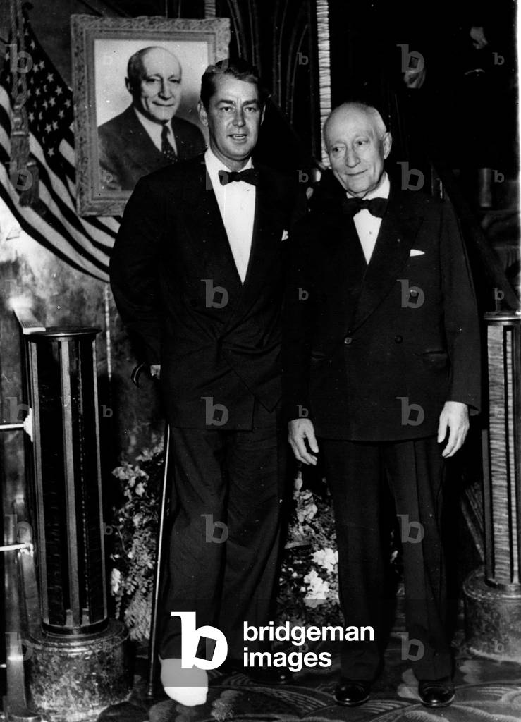 Oct. 16, 1953 - Alan Ladd Attends Paris Premiere With Sprained Ankle