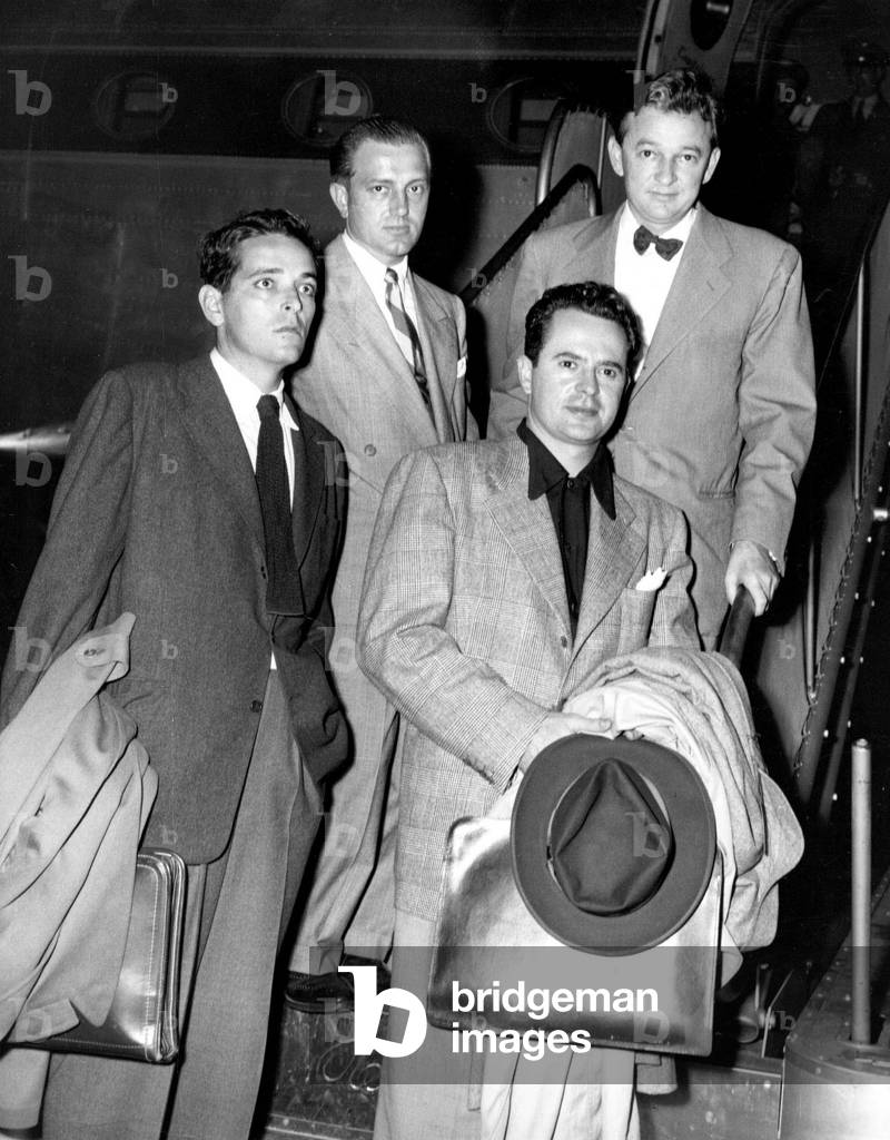 Red Fear, Maccarthyism: American scenarist Ring Lardner Jr (1915-200), director Edward Dmytryk (1908-1999), Larry Parks (1914-1975) and Adrian Scott (1911-1972) on the American cinema blacklist arrive at Washington Airport to witness before the House Un-American Activities Committee (HCUA) (Commission on the Anti-American Activities Chamber) 20/10/1947