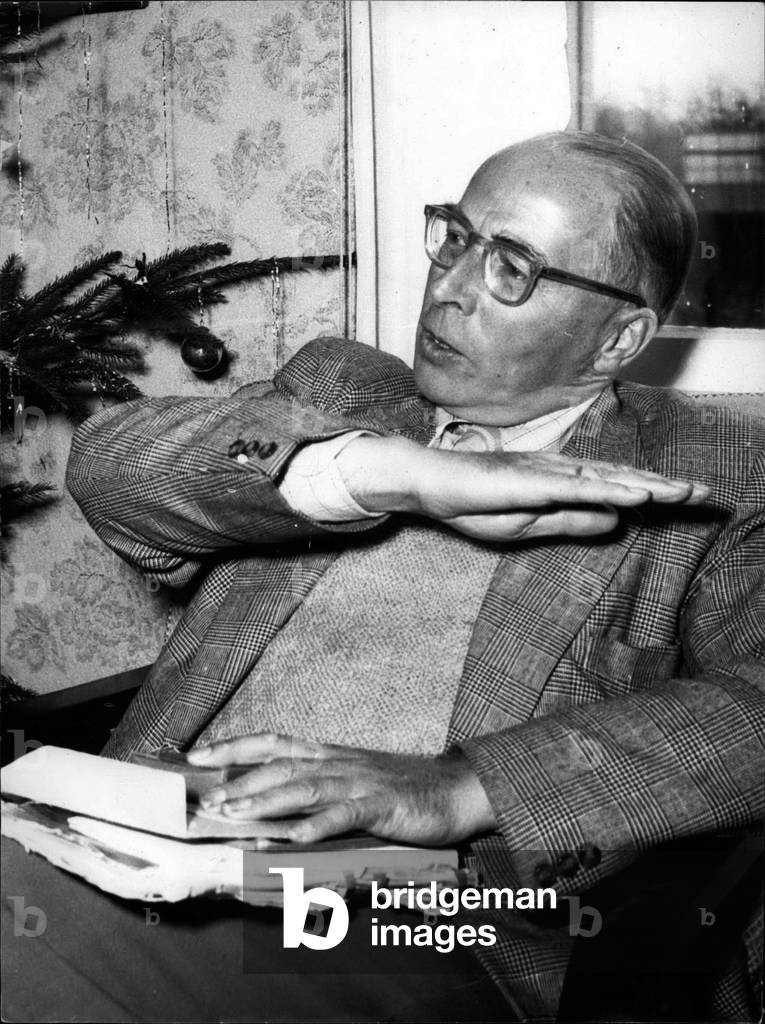 "31 dicembre 1953 - Nella foto è un esperto di elicotteri il Prof. Dr. Focke tornò a casa per una visita in Ge