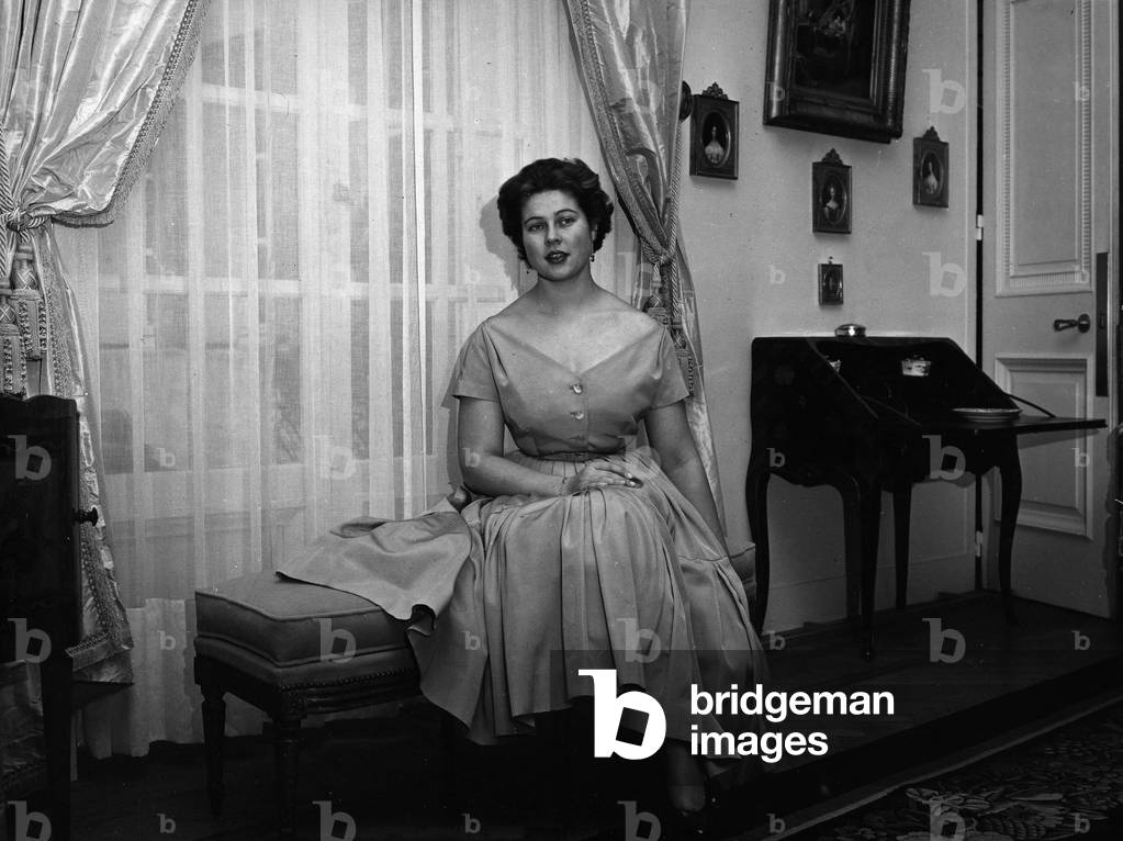 Portrait of Isabelle d'Orleans-Bragance (Orleans Bragance) (1911-2003) at home - Apr. 5, 1962 - London, England, U.K. -