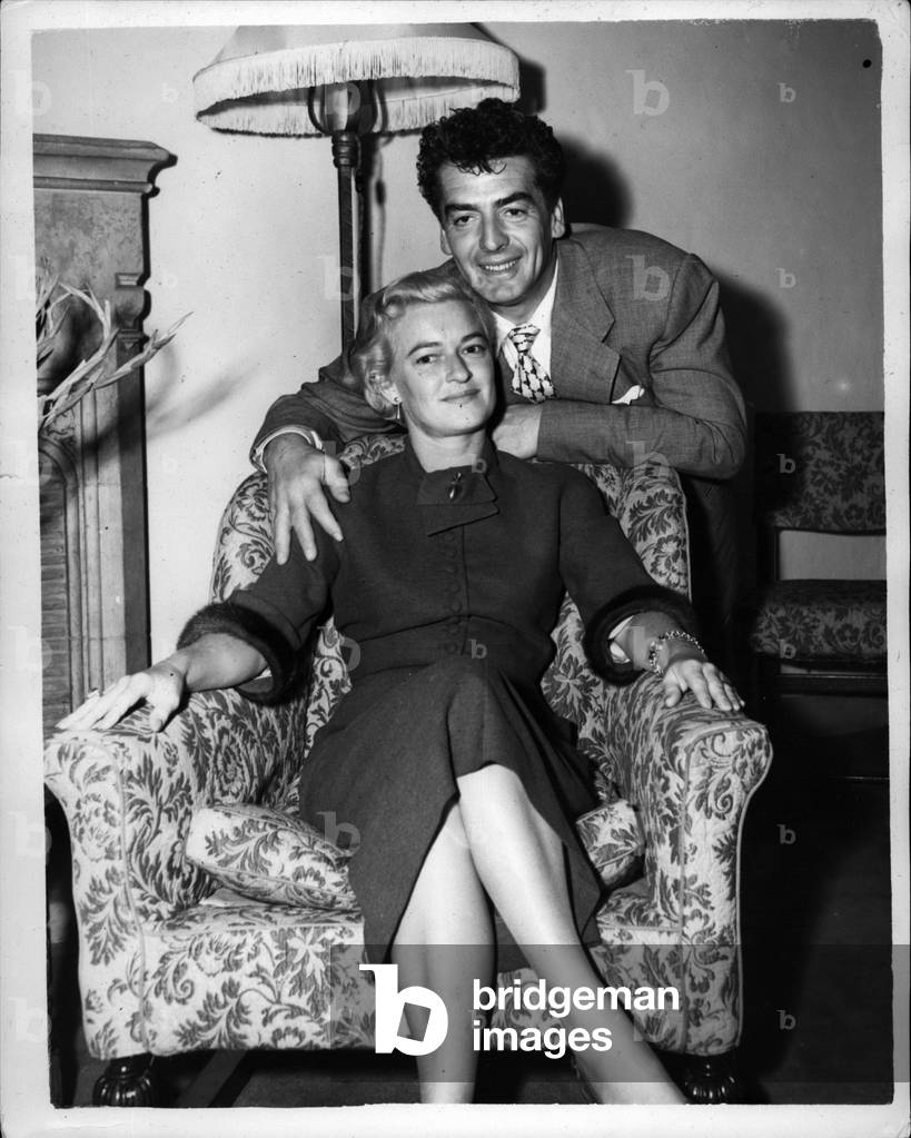 "29 settembre 1953 - Victor Mature e sua moglie a Londra: Foto mostra la star americana Victor Mature e sua mo