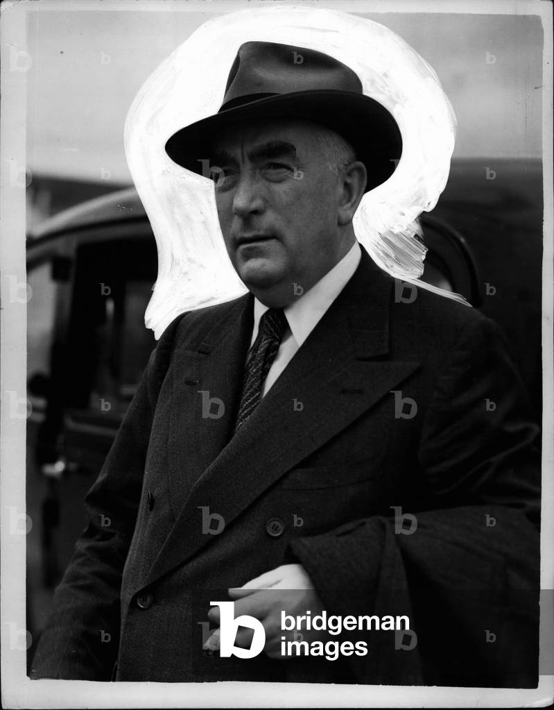 May 22, 1953 - 22-5-53 Australia's Prime Minister arrives for coronation. Mr. Menzies at London Airport - Mr. R.G. Menzies, the Australian Prime Minister accompanied by his wife and their daughter Heather arrived at London Airport this morning. They are here for the Coronation. Keystone Photo Shows: Mr. Menzies on his arrival at London Airport today.