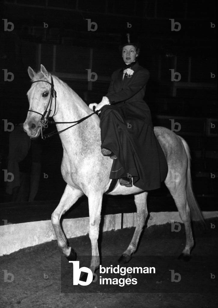 Feb. 22, 1954 - Circus artists Gala, Vera Korene an horseback