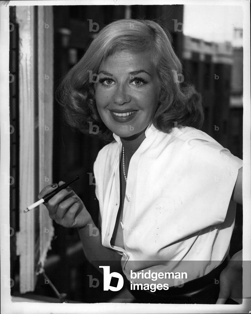 Aug. 08, 1953 - Hildegarde Neff here for Premiere; German actress, Hildegarde Neff, has arrived in London to attend next Wednesday's gala opening of her film” The Sinner”, which has been called” The sexiest of the year”. For the London Showing, some of the shots have been out from the film, including one of Miss Neff posing in the nude to have her picture painted. She is in London on her way to Hollywood