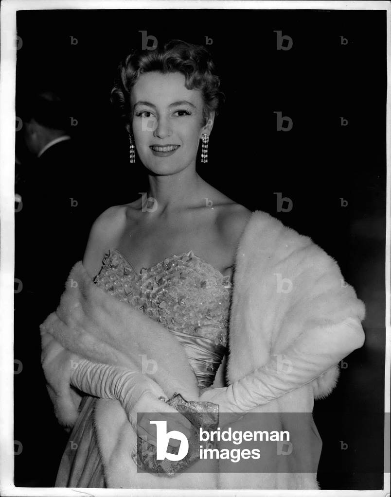 Nov. 11, 1953 - First Night Of” The Sleeping Princess” In London. Jean Dawney Arrives: Photo Shows Jean Dawney arriving at the Phoenix Theatre last evening for the first night of the new Sir Laurence Olivier - Vivienne Leigh show” The Sleeping Princess '