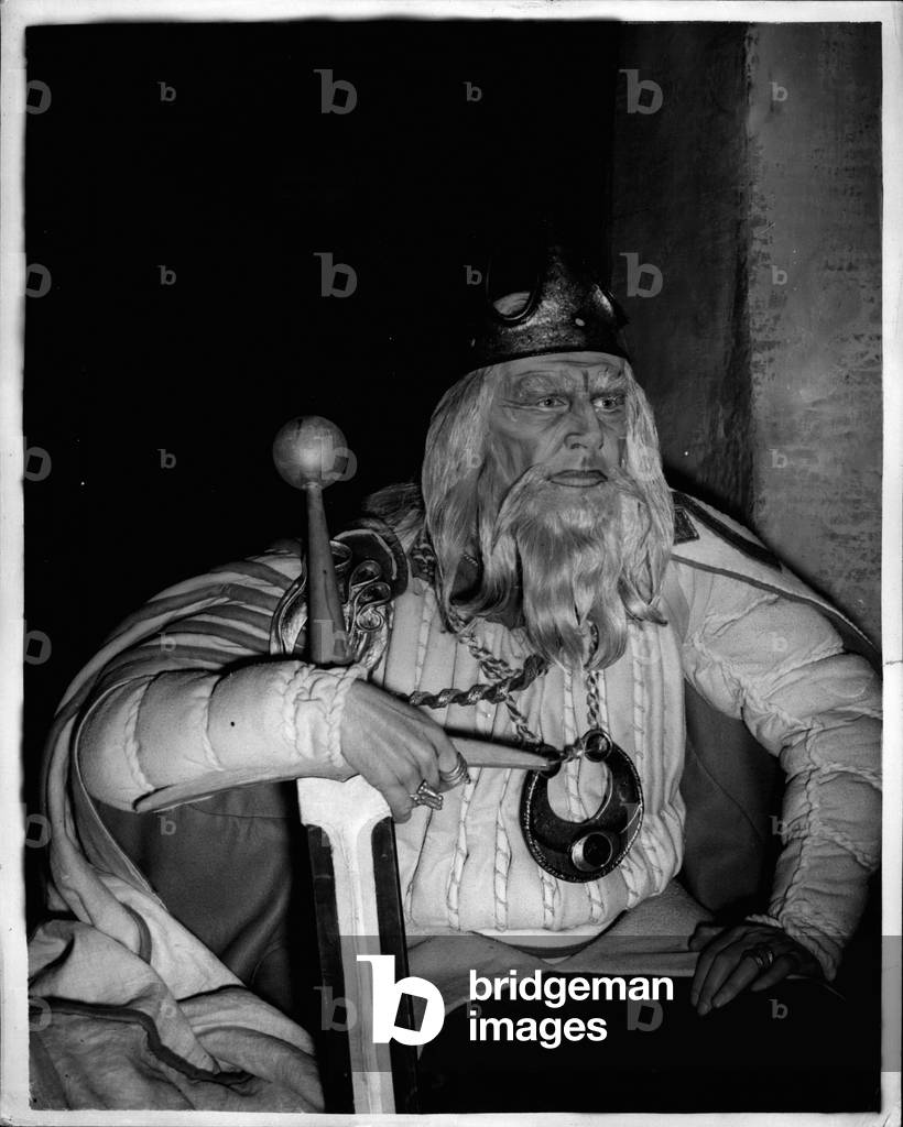 Jul 07, 1953 -” king Lear” at Stratofrd on avon. Michael Redgrace in the title role