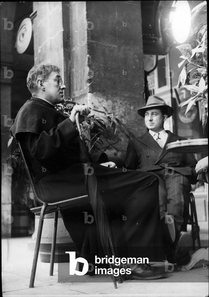 Sep. 09, 1953 - Alec Guiness a priest and detective: The famous English screen comedian Alec Guiness as a priest in the new film” Father Brown” which is now being completed in Paris. Alec Guiness is playing the role of an amateur detective who comes to Paris in search of a notorious crook. Facing him is the English actor Gerard Oury impersonating a English inspector.