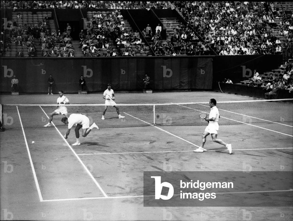 Jul 07, 1953 - Man Read Paper Next To Crocodile