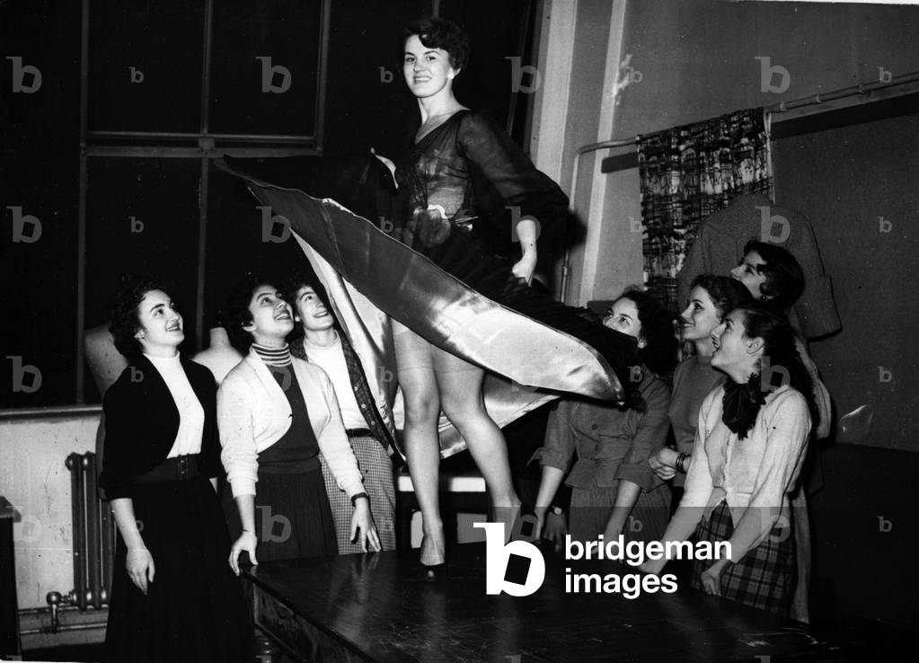 Dec. 12, 1953 - Preview of School of Arts Exhibition: An Exhibition of Students work will be held by the Hammersmith School of Building and Arts and Crafts, at the Hammersmith Town Hall Tomorrow