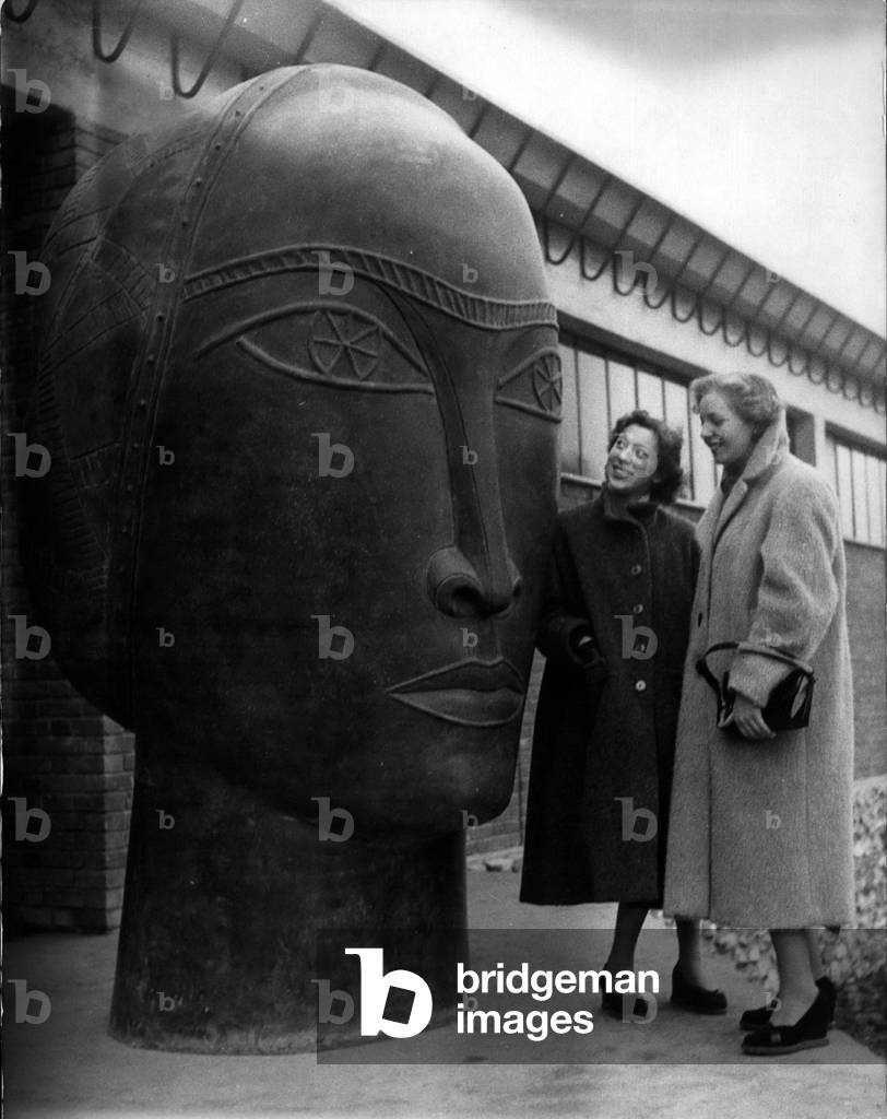 Nov. 29, 1954 - Them is Goddess of Justice: This Huge women's head weighing 2 tons is a French Sculptor's idea of what them is, the goddess of justice looked like. the Artist's name is M. Calqua and the head he has sculptured is for the newly rebuilt law courts, of Neufchantel En Bray (Normandy). Mr. Calqua won the Rpix De Rome of sculpture a few years ago