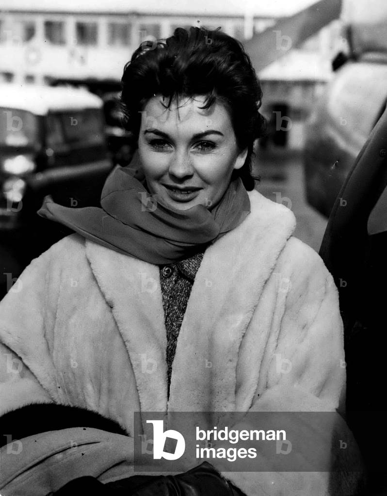 Oct. 10, 1954 - Jean Simmons Flies In: Popular film star Jean Simmons, wife of Stewart Granger, arrived at London Airport today
