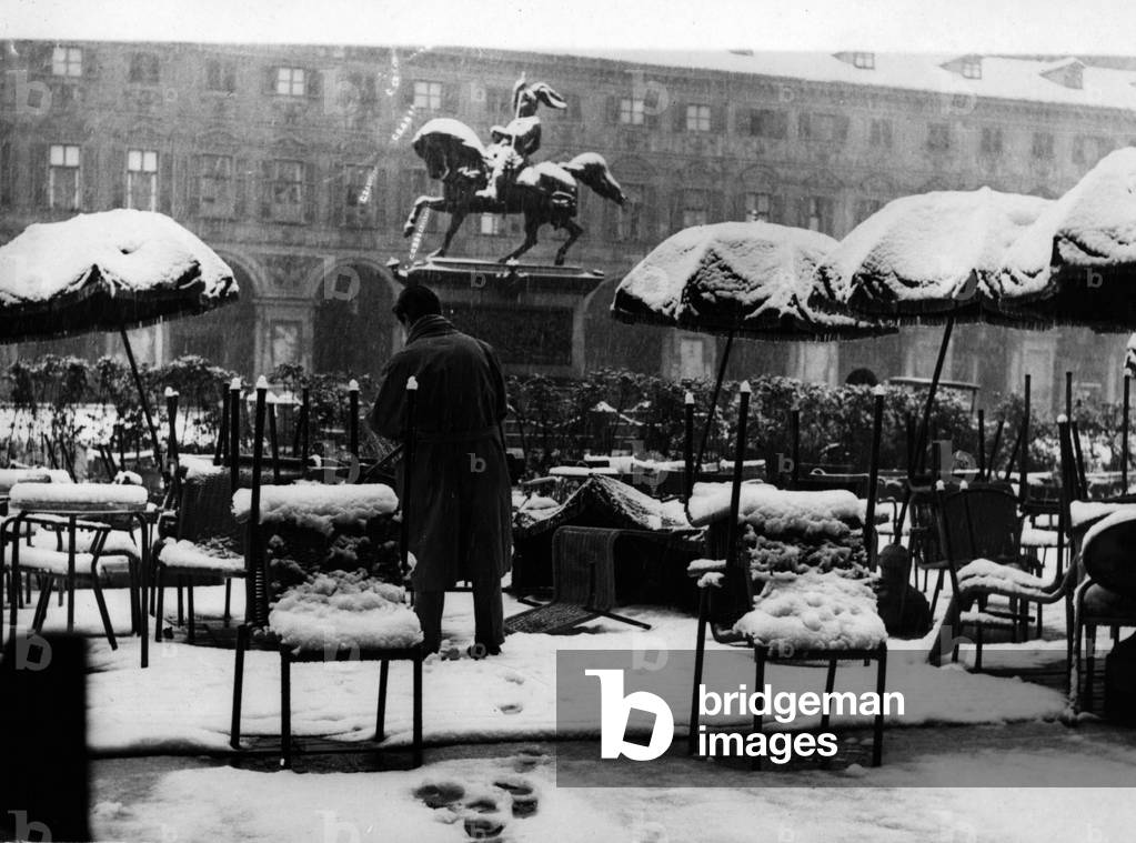 Apr. 04, 1954 - Turin's April Snowfall In Turin the people are experiencing some very bad weather for this time of the year. Snowstorms, gales, and low temperatures are reported from all over northern Italy